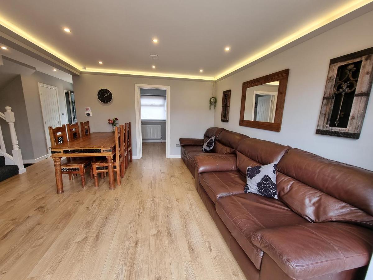 Crown Meadow - 4 Bedroom House - Heathrow - Excellentstays Colnbrook Zewnętrze zdjęcie