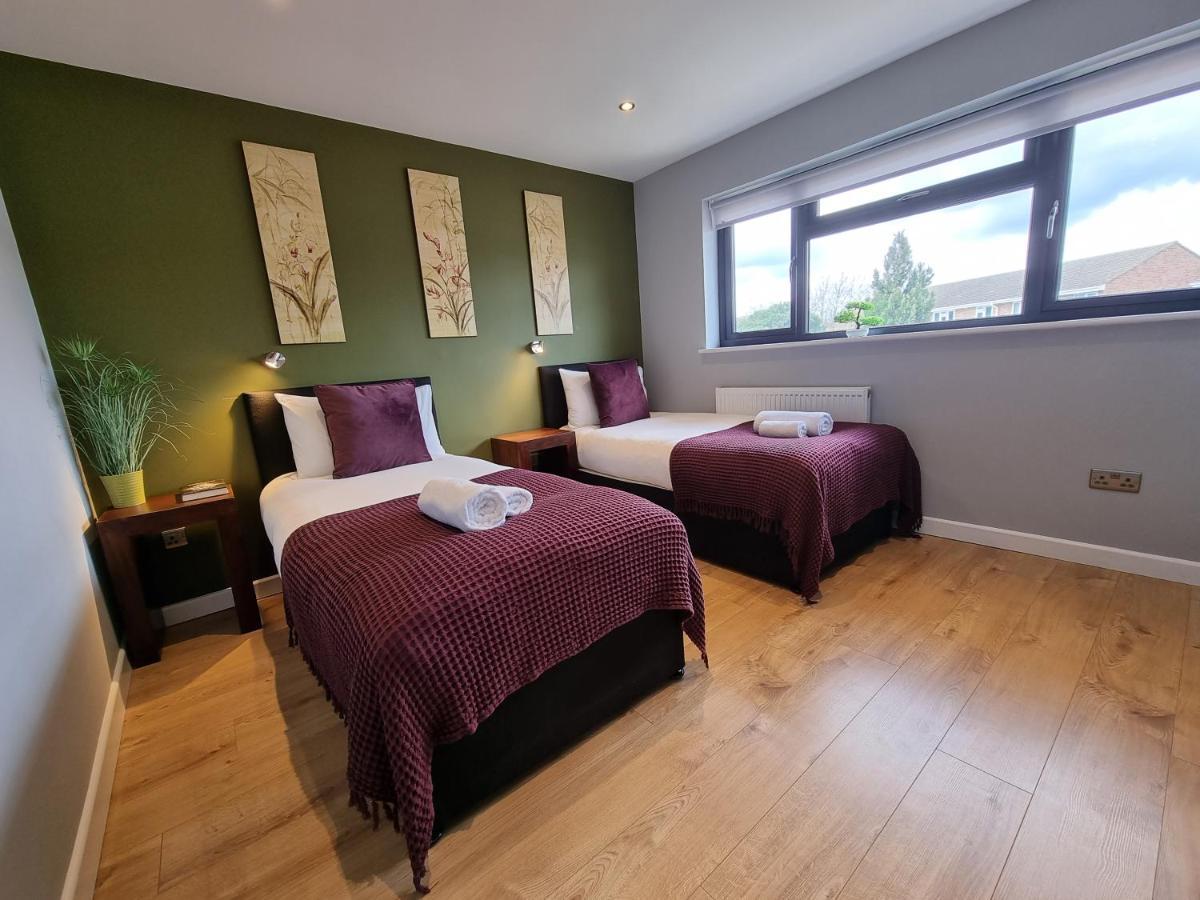 Crown Meadow - 4 Bedroom House - Heathrow - Excellentstays Colnbrook Zewnętrze zdjęcie