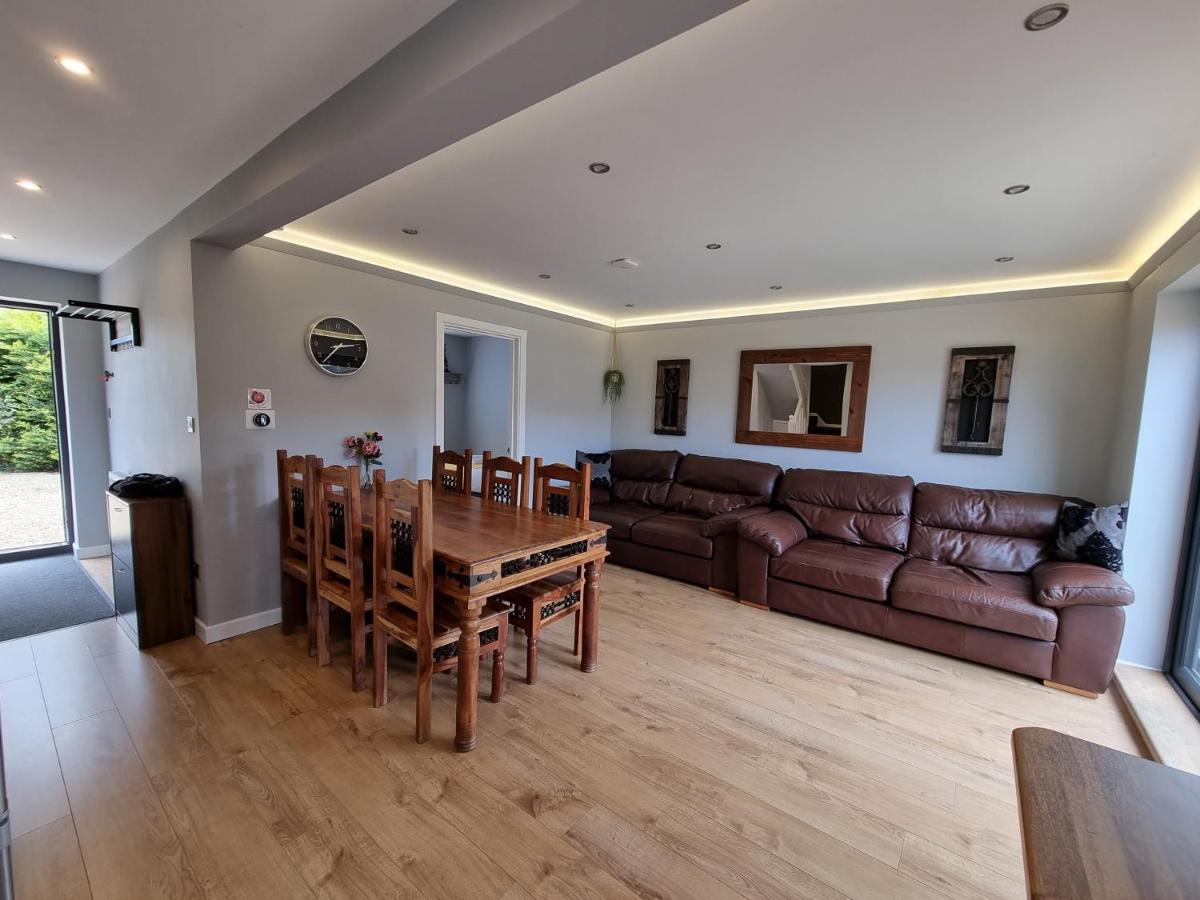 Crown Meadow - 4 Bedroom House - Heathrow - Excellentstays Colnbrook Zewnętrze zdjęcie
