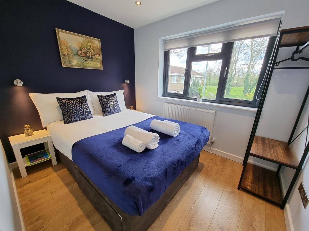 Crown Meadow - 4 Bedroom House - Heathrow - Excellentstays Colnbrook Zewnętrze zdjęcie