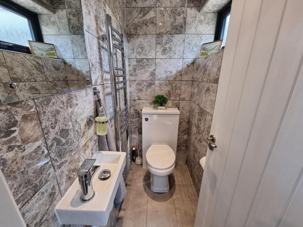 Crown Meadow - 4 Bedroom House - Heathrow - Excellentstays Colnbrook Zewnętrze zdjęcie